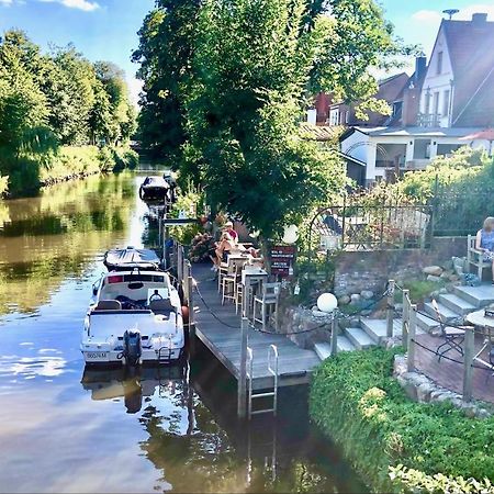 Gaestehaus Kajuete Direkt Am Wasser Friedrichstadt Esterno foto