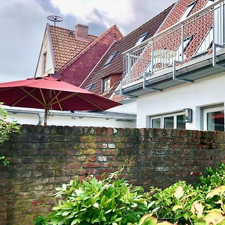 Gaestehaus Kajuete Direkt Am Wasser Friedrichstadt Esterno foto