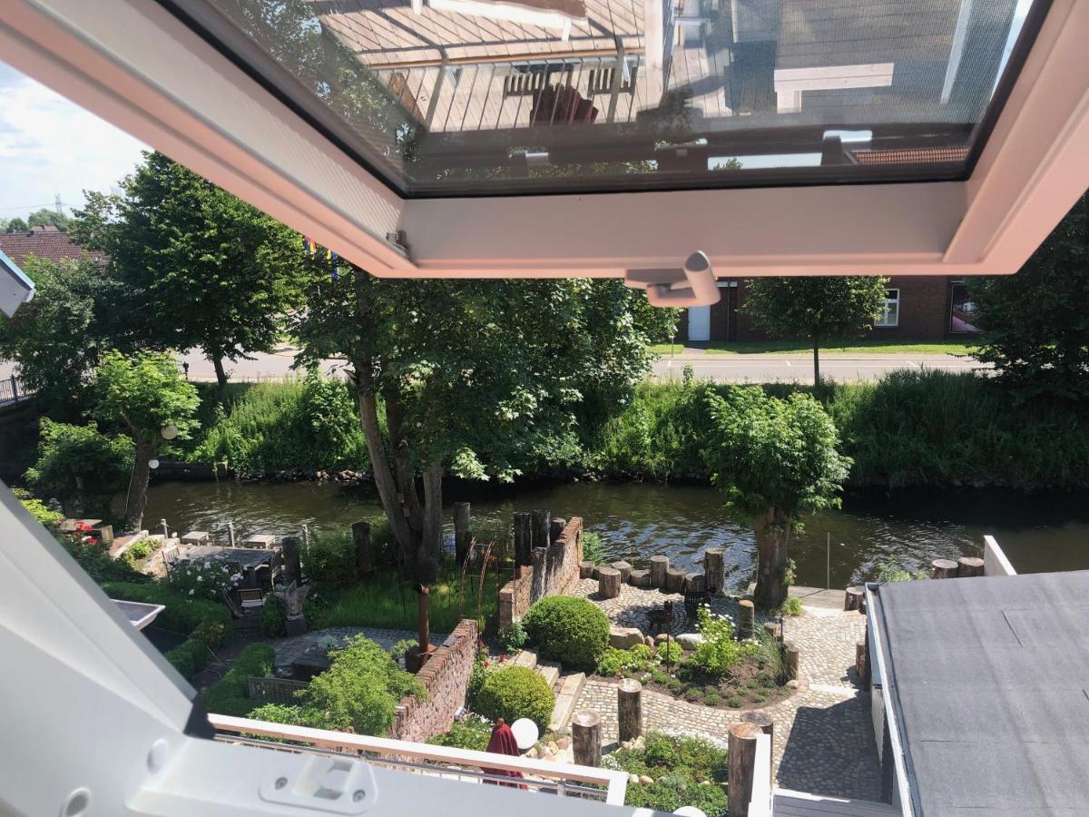 Gaestehaus Kajuete Direkt Am Wasser Friedrichstadt Esterno foto