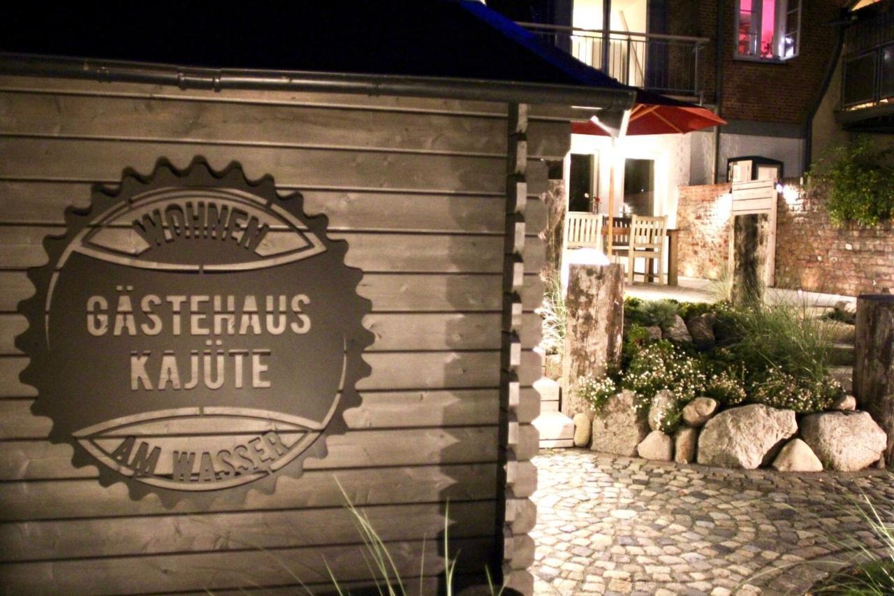 Gaestehaus Kajuete Direkt Am Wasser Friedrichstadt Esterno foto