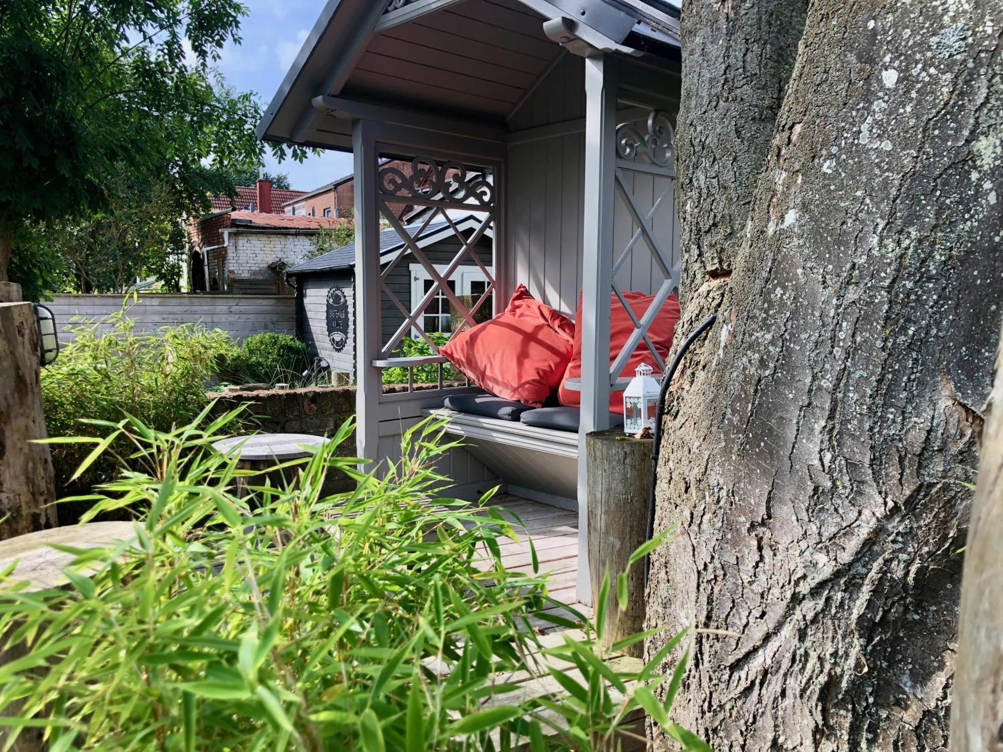 Gaestehaus Kajuete Direkt Am Wasser Friedrichstadt Esterno foto