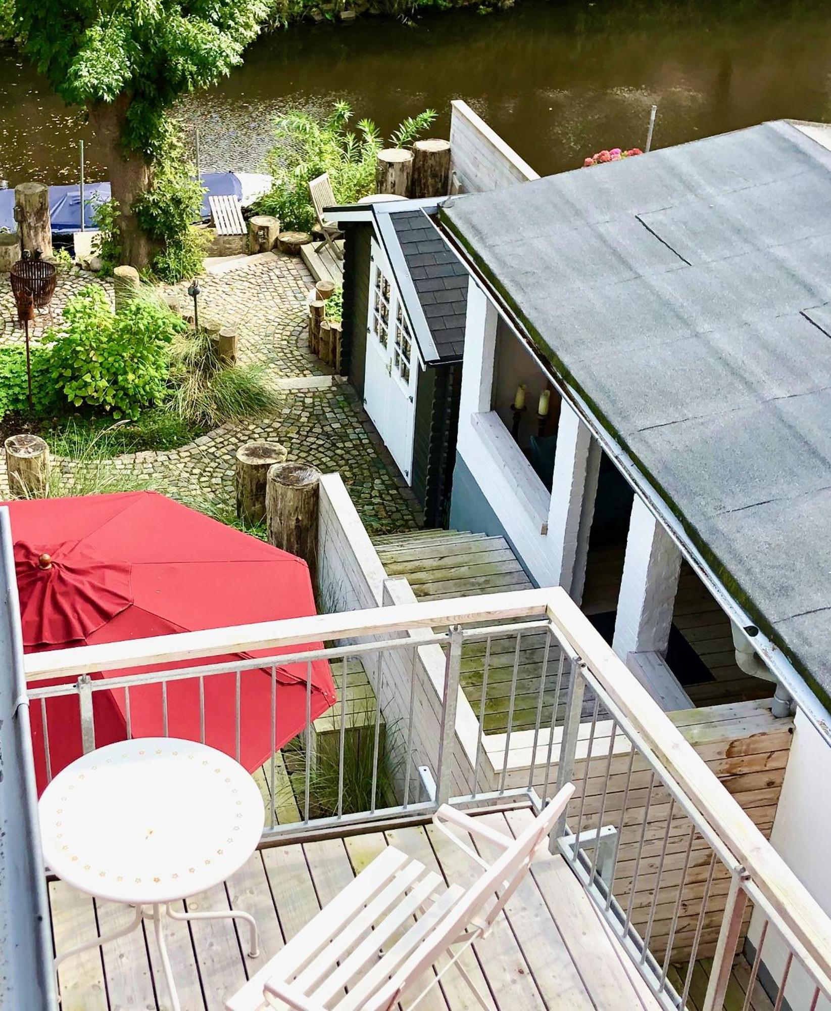 Gaestehaus Kajuete Direkt Am Wasser Friedrichstadt Esterno foto