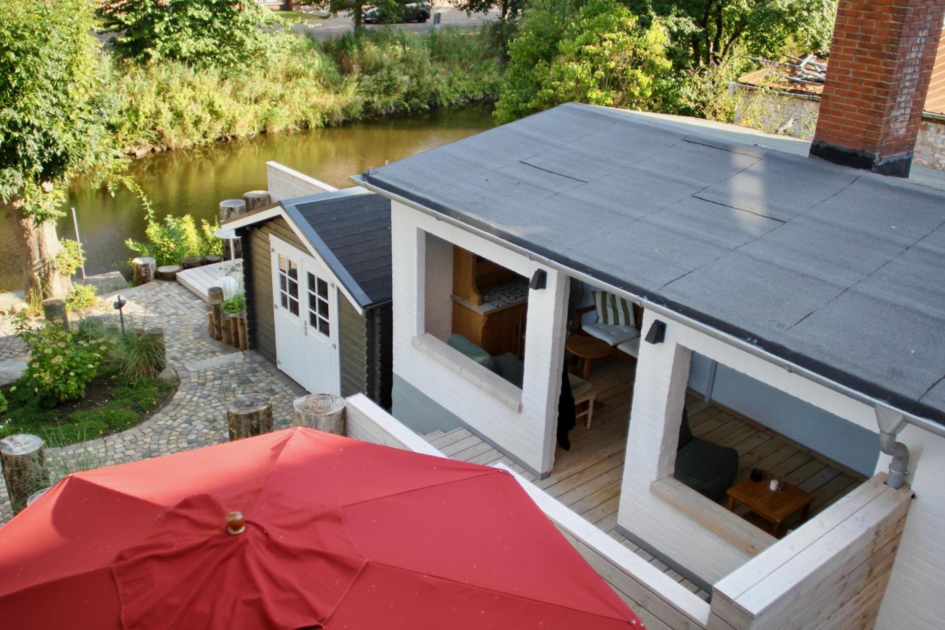 Gaestehaus Kajuete Direkt Am Wasser Friedrichstadt Esterno foto