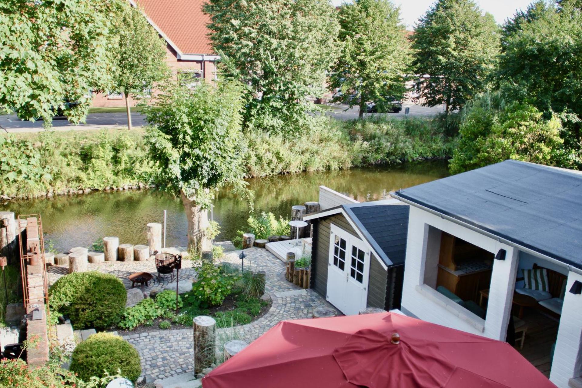 Gaestehaus Kajuete Direkt Am Wasser Friedrichstadt Esterno foto