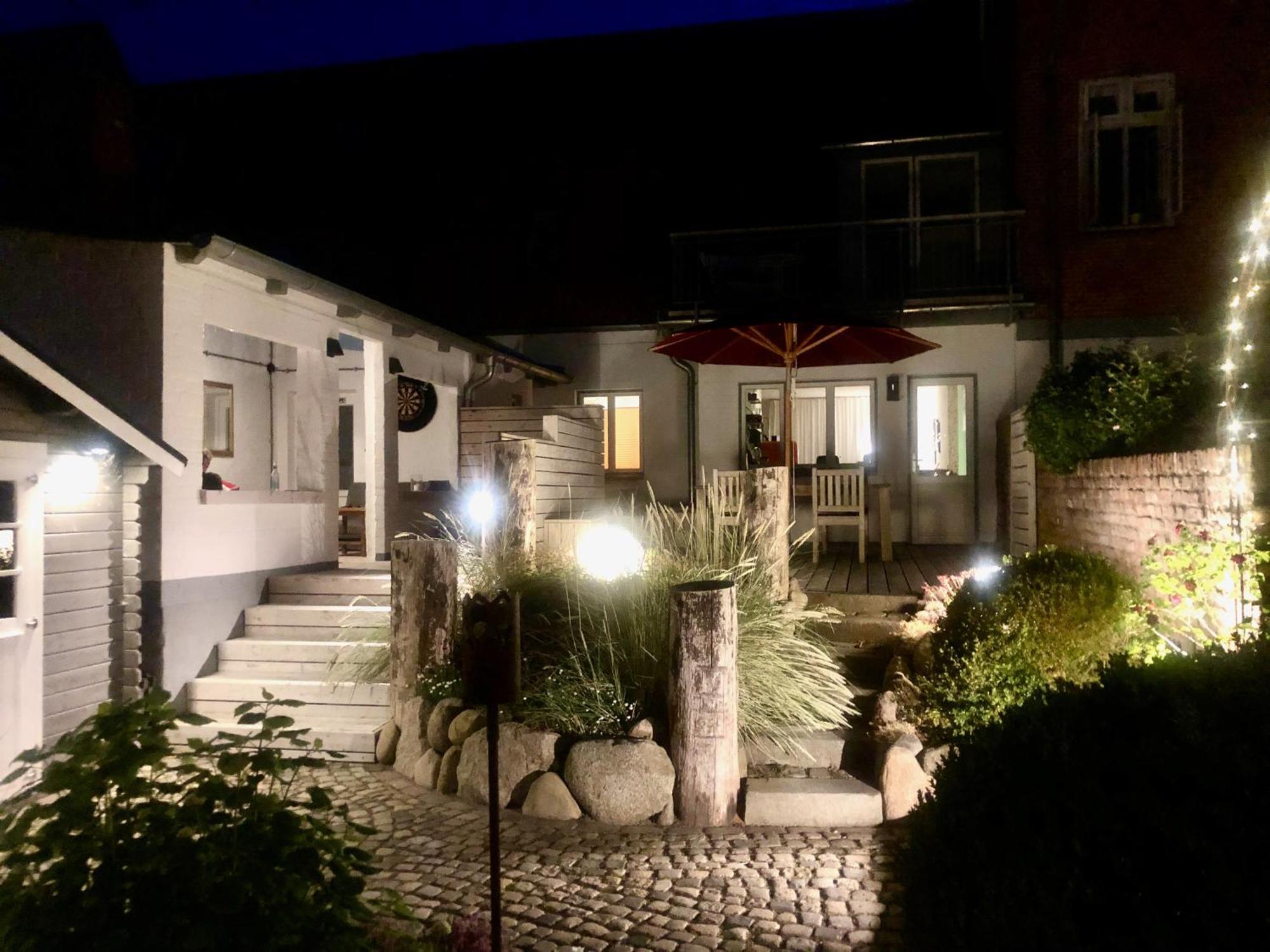 Gaestehaus Kajuete Direkt Am Wasser Friedrichstadt Esterno foto